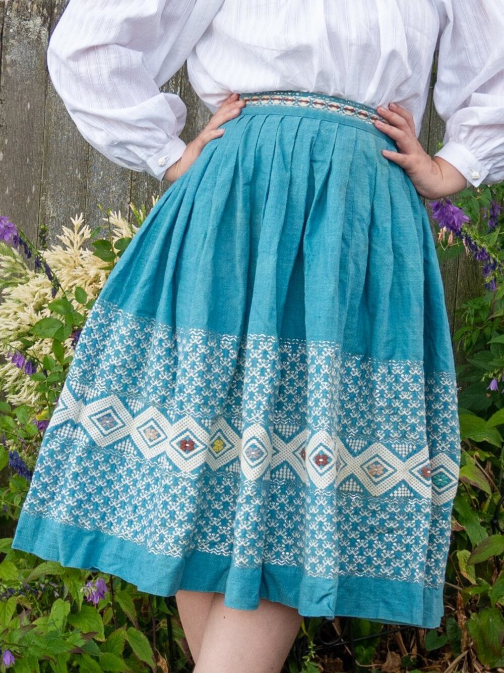 Vintage Folk Metalic Embroidered Pleated Skirt